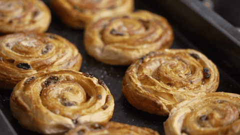 gif xoay quanh bánh